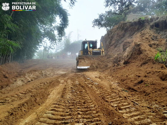 Prefectura de Bolívar y el GAD Municipal de Chillanes, realizan el mantenimiento de vías rurales