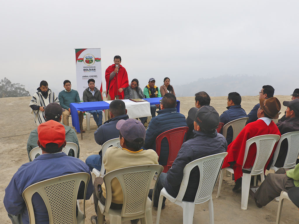 COMUNEROS DE TINGUILAHUA RECIBIERON LA GRATA VISITA DEL  PREFECTO ING. ANÍBAL CORONEL